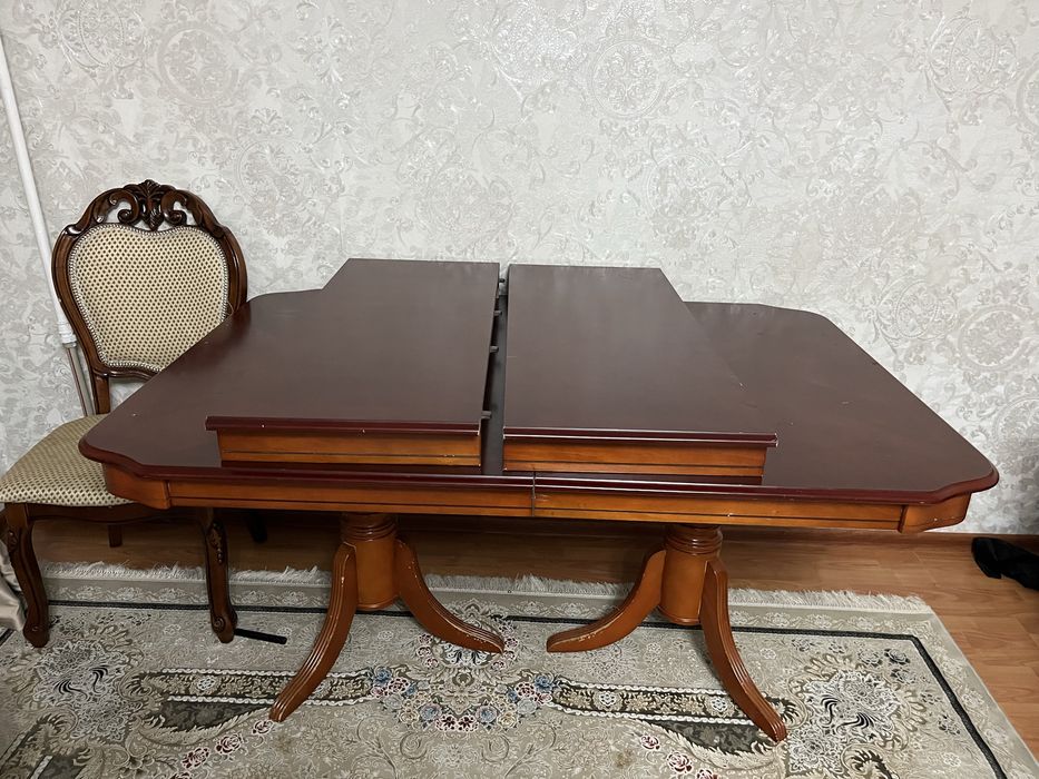 Продается стол