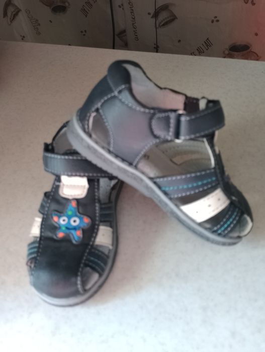 Продам новые сандалии для малыша
