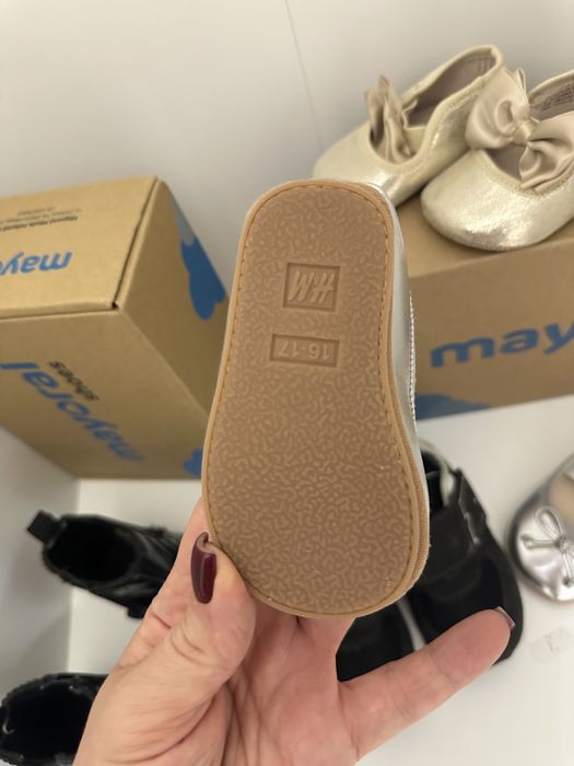 Чисто нови обувки за бебе буйки пантофки Mayoral Primigi guesTed next