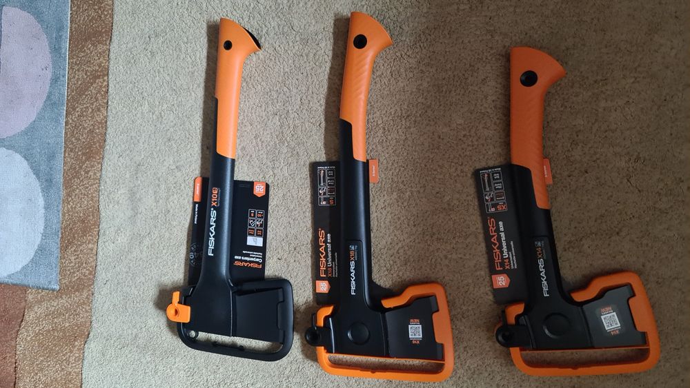 Topor Fiskars X10 Made în Finlanda Lamă Oțel carbon teacă protecție