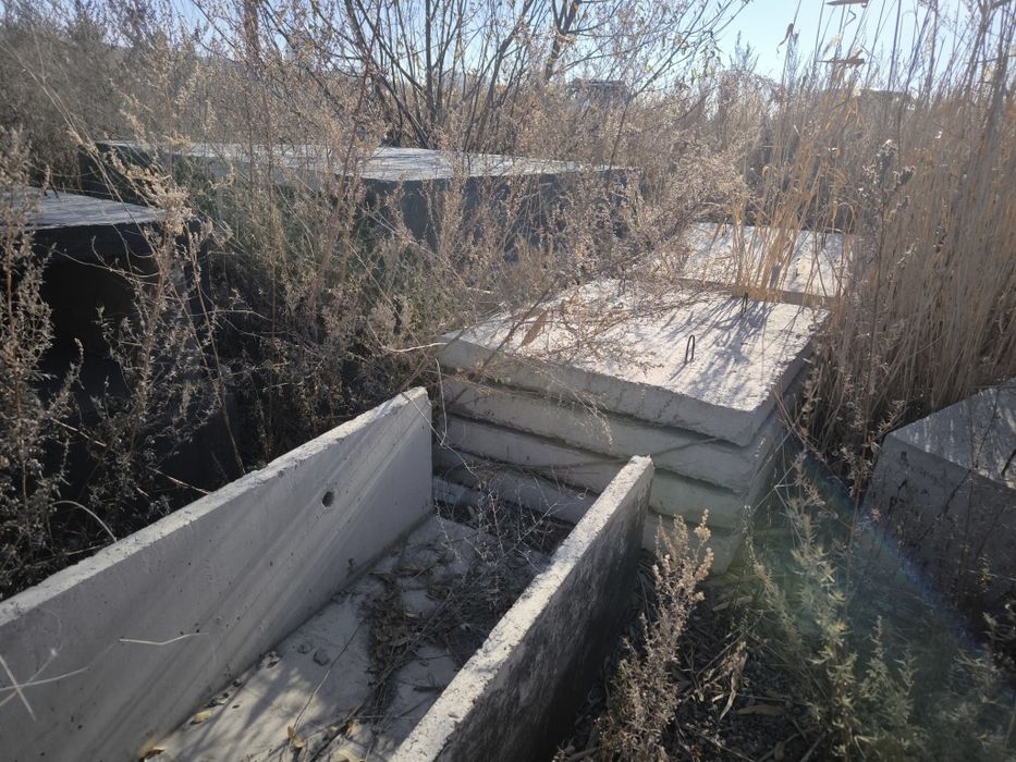 ЖБЦ лоток под гидро сети (трубы).