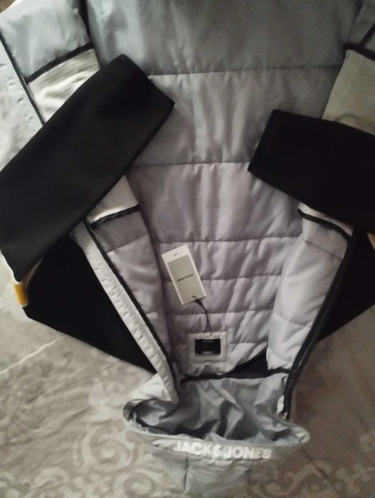 Мъжко яке -  JASCK & JONES!