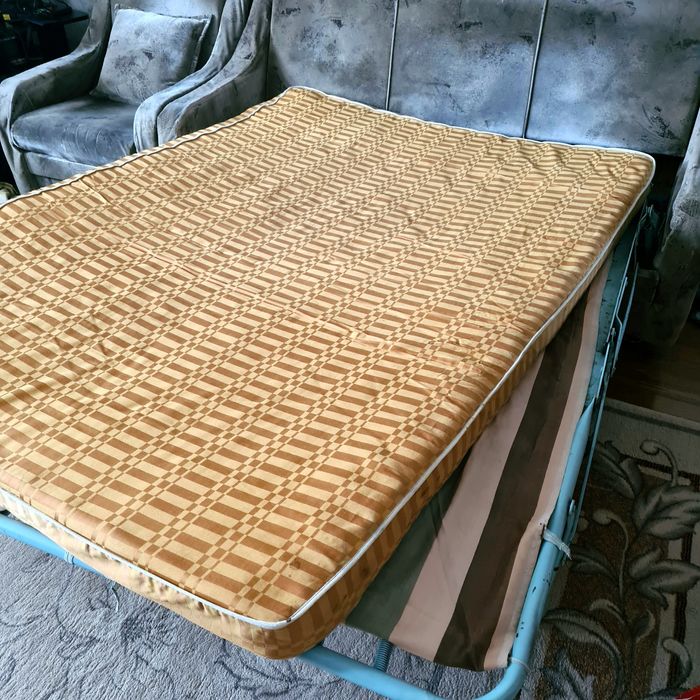 Диван с двумя креслами