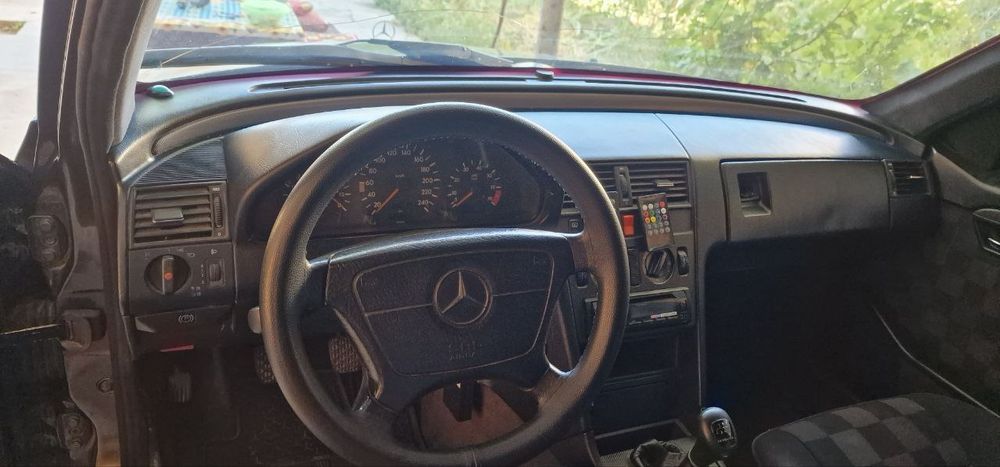 Mercedes w202 sotiladi.