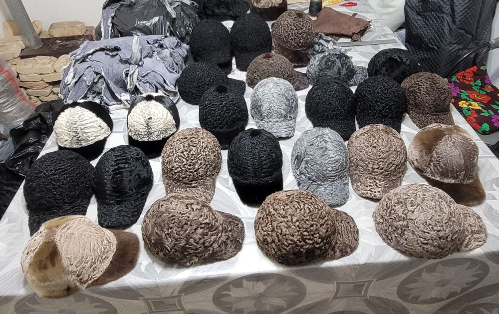 Qarakul kepka telpaklar sotiladi