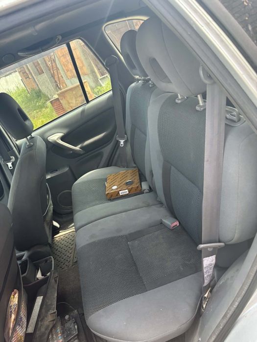 Toyota RAV4 2.0 D4D – На части или цяла