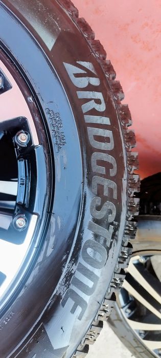 Комплект шипованных шин BRIDGESTONE