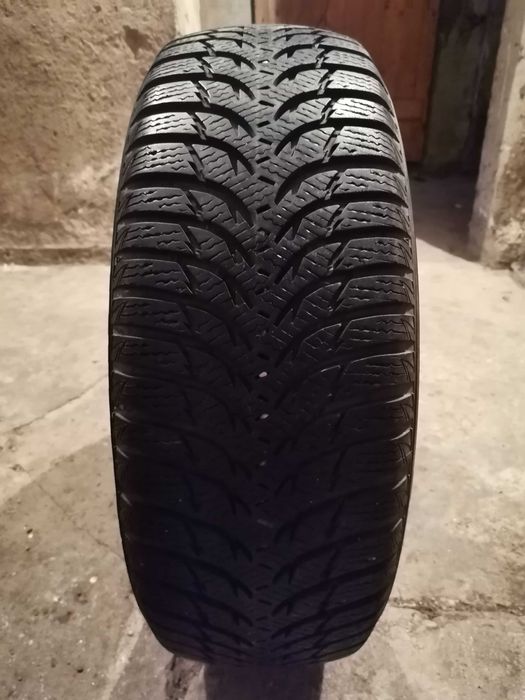 Продавам 1 брой зимна гума 195.65.15 дот 2019 KUMHO