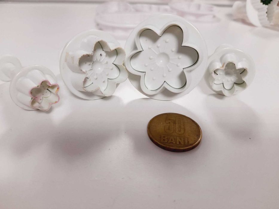 Decupatoare pentru lut polimeric