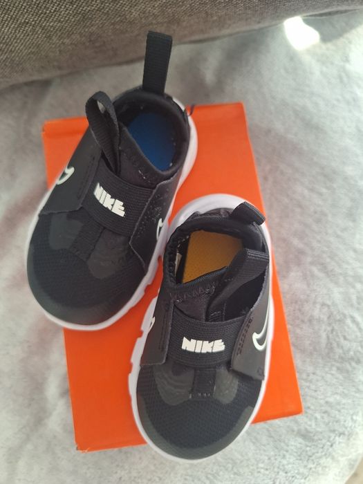 Бебешки черни маратонки Nike