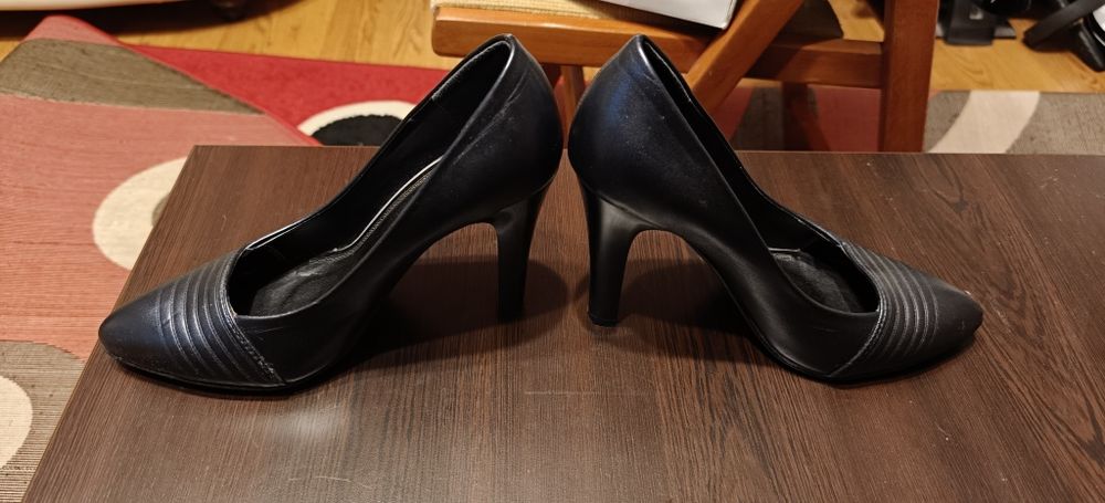 Pantofi negri cu toc