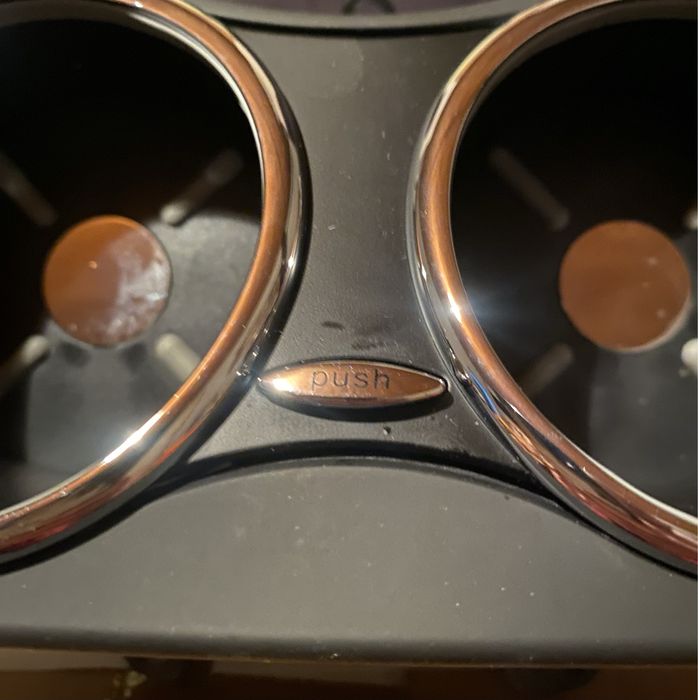 Държач на чаши за Mercedes CLS