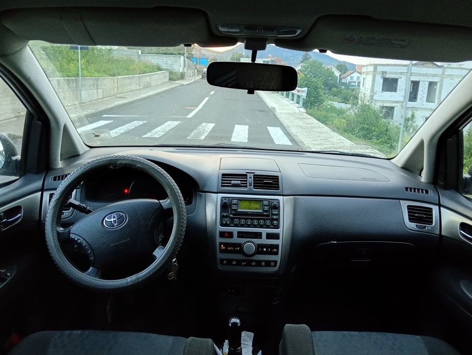 Vînd Toyota Avensis Verso 7 locuri