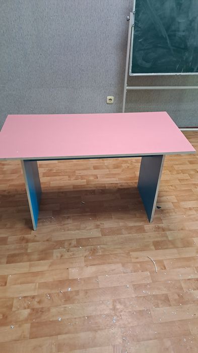 СРОЧНО ПРОДАМ!!! Продам парты цветные