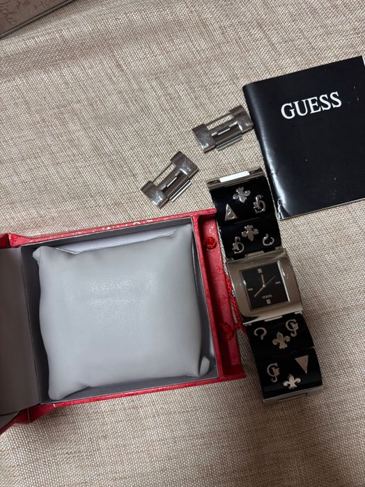 Часовник ръчен Guess