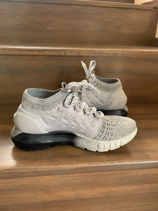 Adidasi tip soseta Under Armour