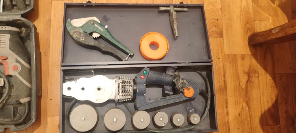 Утюг для пайки труб и перфоратор