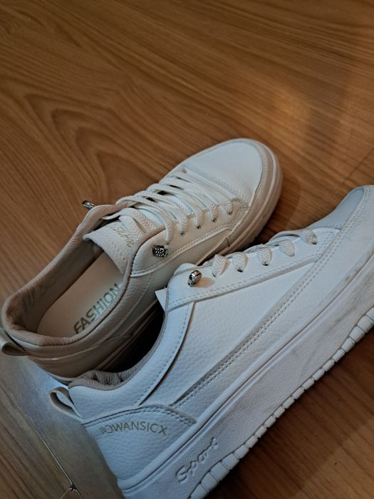 Кроссовки на 37 размер