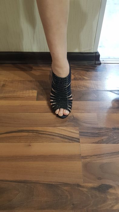 Продам женские туфли