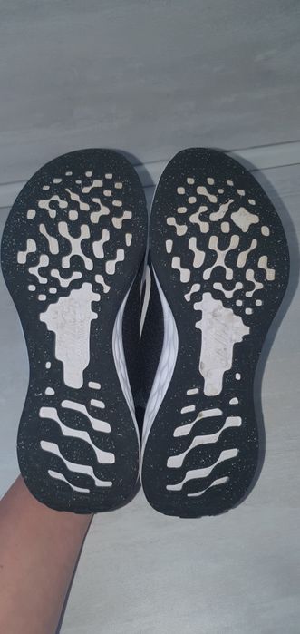 Маратонки NIKE  revolution  6