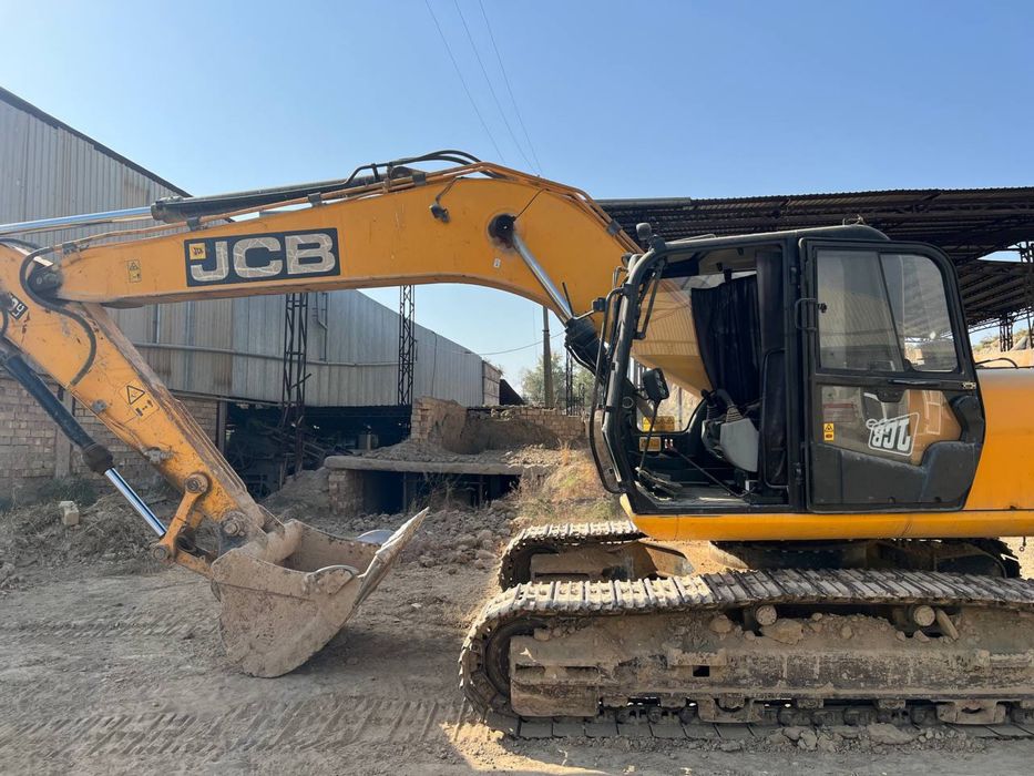 Ekskavatir sotiladi srochna kelishiladi xolati zor