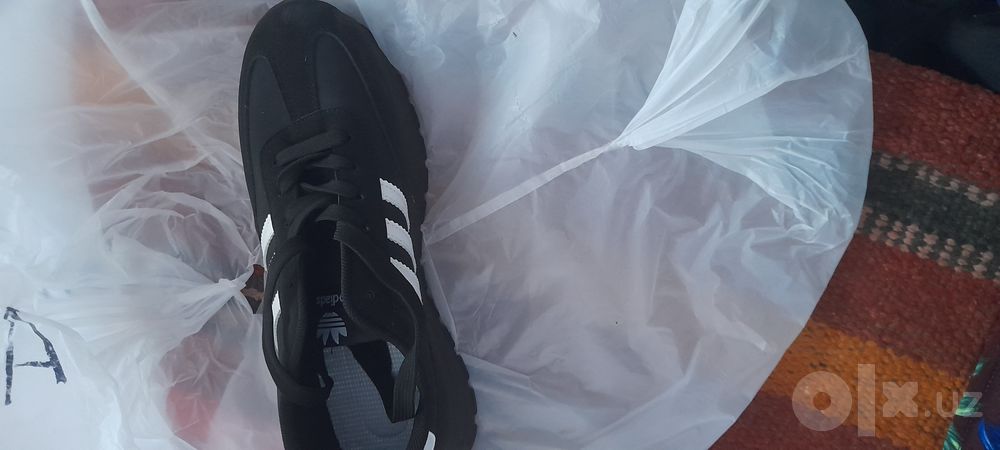 Adidas brendining krosovkasi