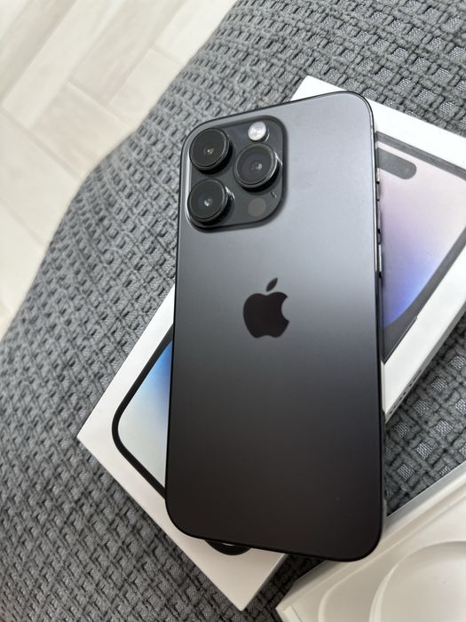 Продам iPhone 14 Pro 128GB (черный / Space Black)