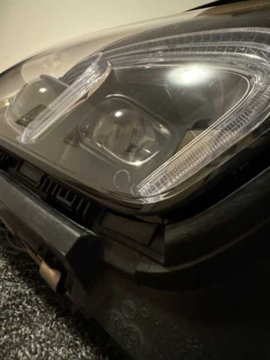 Far dreapta Mercedes-Benz GLE w167 LED multibeam