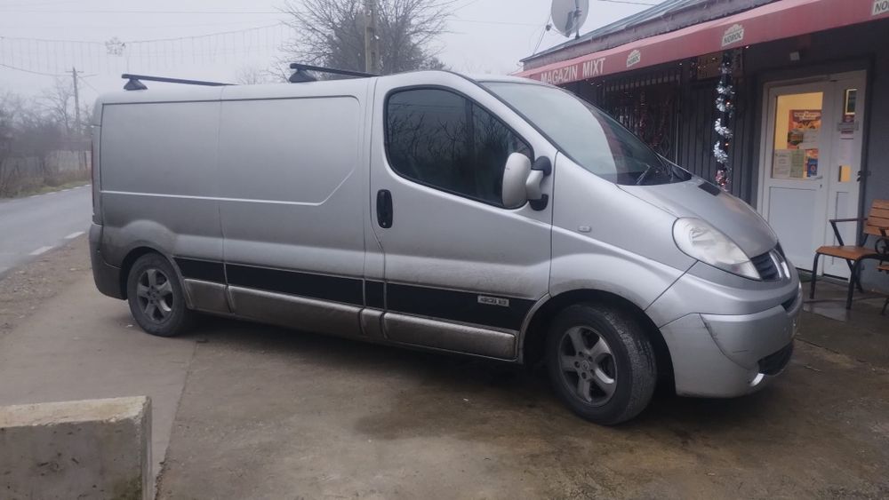 Renault trafic 2.0d 2010 volan dreapta
