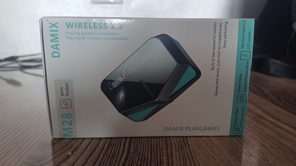 Продам наушник новый