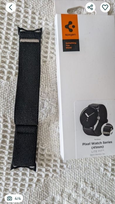 Google Pixel Watch 2 с допълнителни каишки