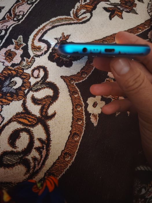 Realme c 11 holati biroz ogirroq lkn qotmasdan ish leydi remont kerak.