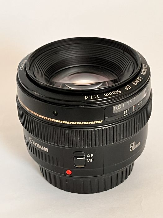 Canon 50  1,4 li sotiladi