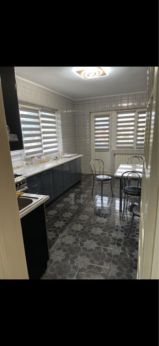 Vand apartament 2 camere la 10 min.mers pe jos pana la piata centrala