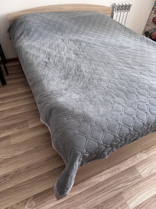 Продам кровать с матрасом