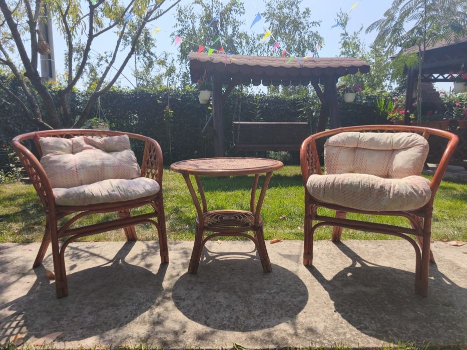 Set de masă și 2 scaune din ratan