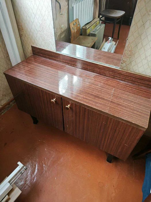 Продаю советское трюмо