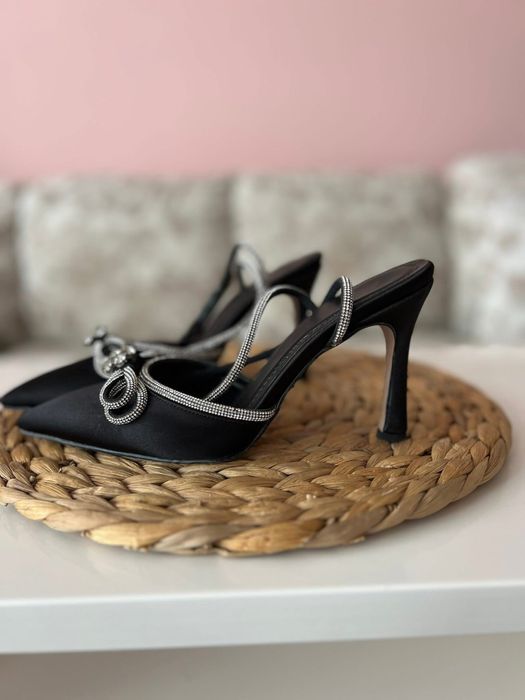 Обувки с ток различни модели