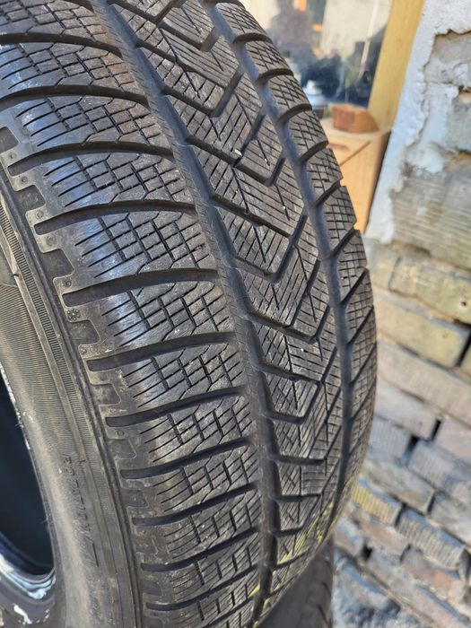 4 бр зимни 235/60/18 Pirelli