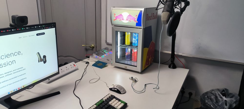 Холодильник redbull.