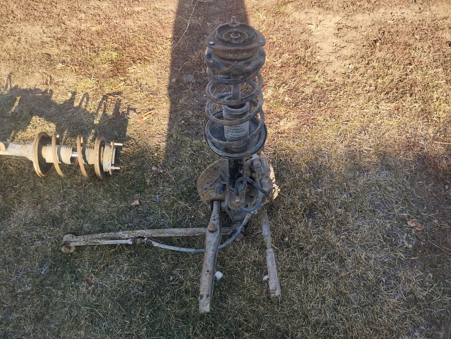 Запчасти продам на Мазда