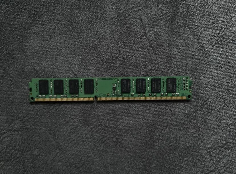 Оперативная память ddr3  / 4 gb
