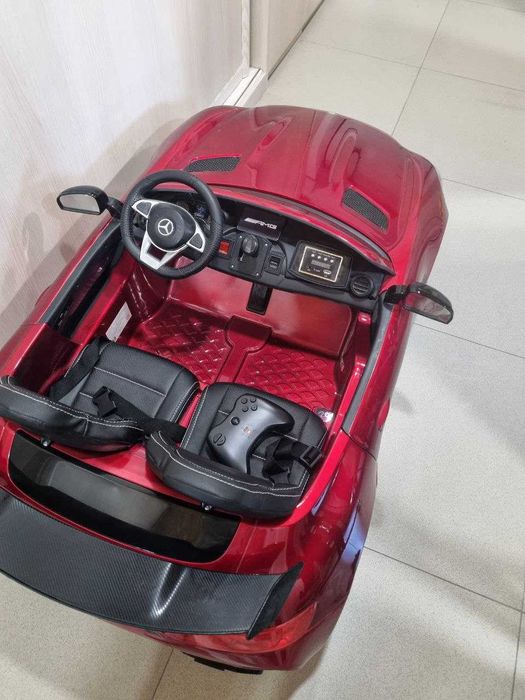 Машинка Mersedes Benz красная