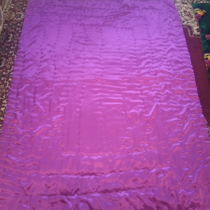 Қолдан көктеп тігілген көрпелер сатылады