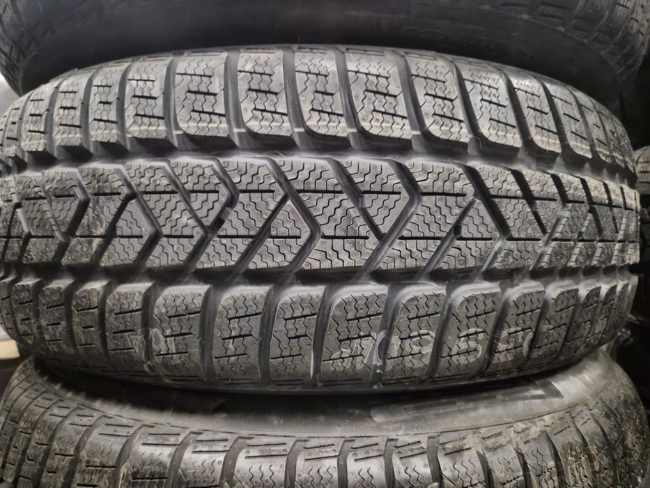4 anvelope iarna noi Pirelli 225 60 17