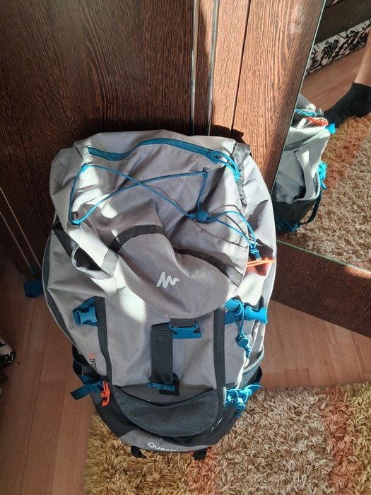 Vand rucsac drumetie Quechua ca nou
