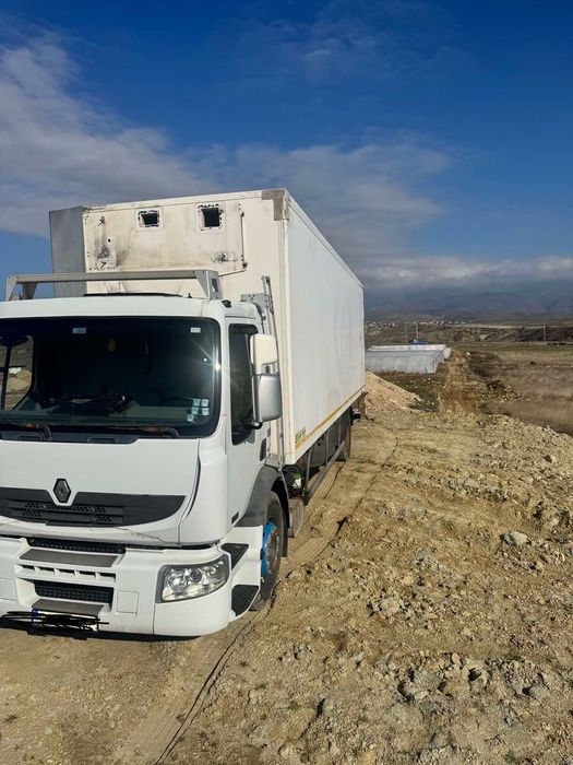 Продавам камион на части