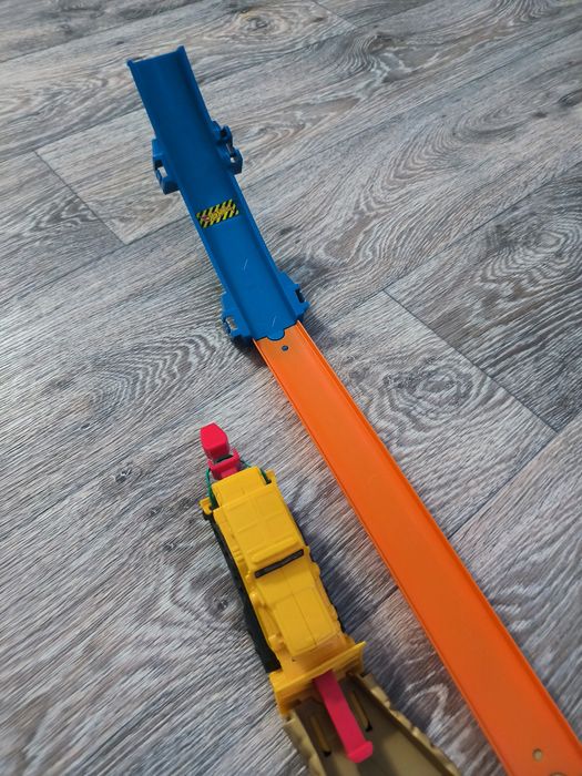 Продам трек hot wheels оригинал