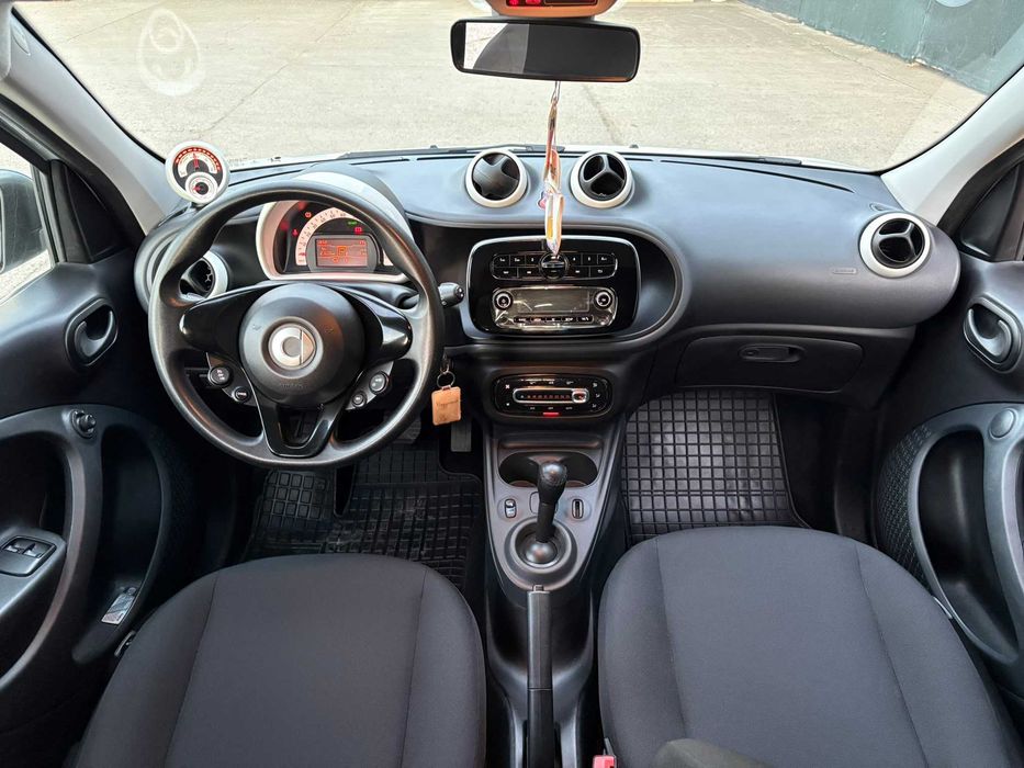 Smart Forfour 2020 electric, 7.800 € — imagine 5