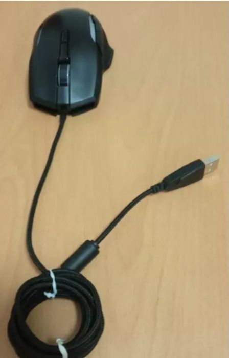 Vand Mouse Gaming Genesis Xenon 220 cu fir mufa USB si Iluminare RGB.